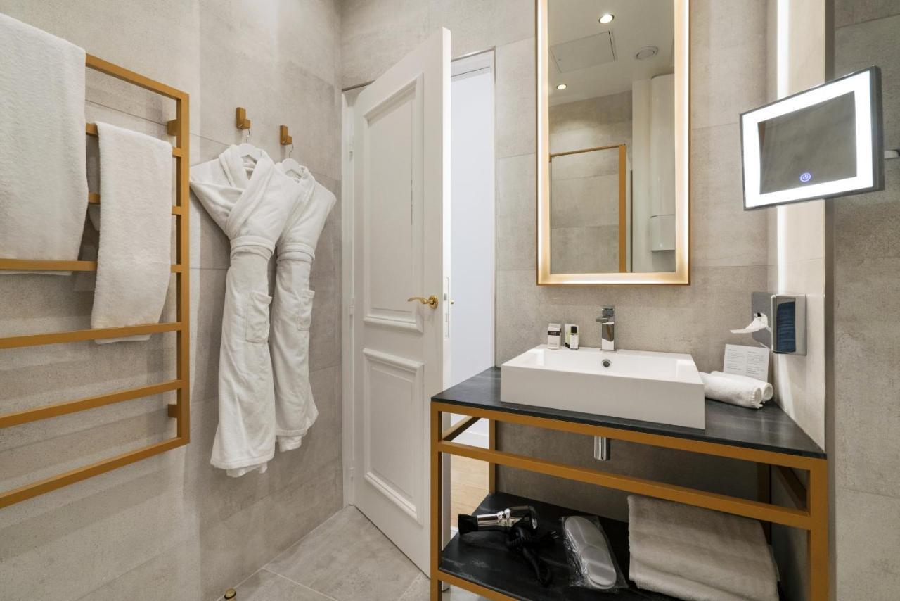 Vestay Montaigne Paris Exterior photo